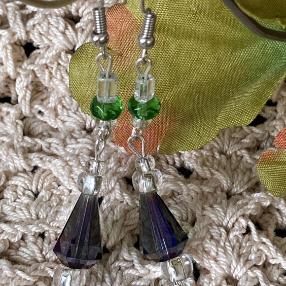 NWOT STUNNING‼️ LOOK AT THIS COLOR. HANDMADE 2” LONG CRYSTAL EARRINGS. ONE PAIR - Picture 5 of 6